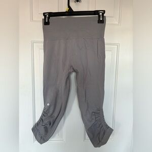 Lululemon Cropped Yoga Pants (Brand New w/o tag)